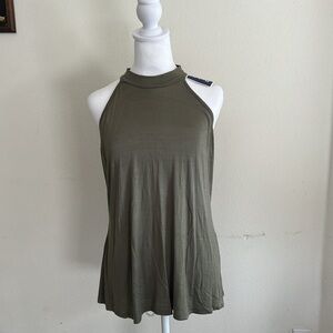 Women’s Kim & Cami M blouse/tank. Racer style. Stylish keyhole in the back.